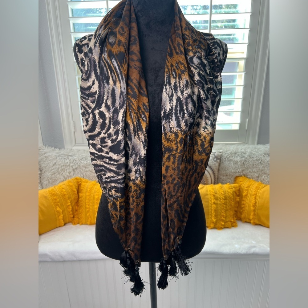 Versatile Stylings Echo 100% Silk Leopard Animal Print Scarf - Picture 2 of 13